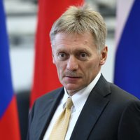 Kremļa runasvīrs noliedz izskanējušo, ka Putins būtu pametis Maskavu