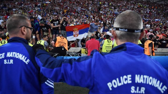  EURO 2016: Krievu fanu nekārtības Velodrome stadionā Marseļā - 2