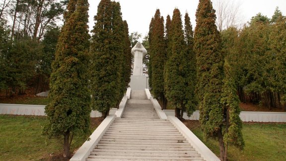 Memoriāla centrālā daļa.