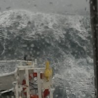 Foto: Milzu viļņi vētras laikā Ziemeļjūrā