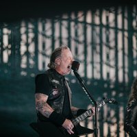 Foto: 'Metallica' ar jaudīgu brīvdabas koncertu piedārdina Tartu