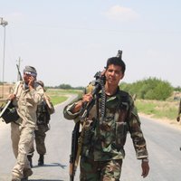 Afgāņu karavīri turpina bēgt uz Tadžikistānu – pirmdienas rītā vairāk nekā tūkstotis
