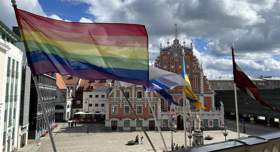 Baltijas praida laikā pie Rīgas domes nama neizkārs LGBTK+ karogu