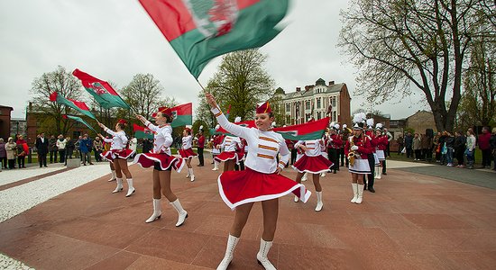 Foto: Liepājā atklāj strūklaku sezonu