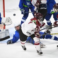 Latvijas U-18 hokejisti Rīgā notiekošo PČ sāk ar smagu uzvaru pār Slovēniju