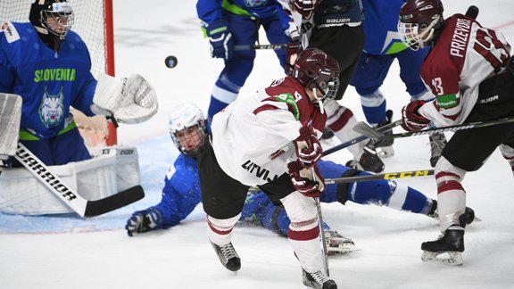 Hokejs, Pasaules U-18 čempionāts Rīgā: Latvija – Slovēnija