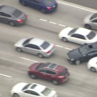 Video: Pēc dramatiskas pakaļdzīšanās ASV izveidojas milzīgs sastrēgums