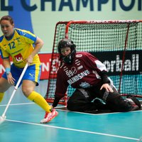 Latvijas florbolistes pasaules čempionāta grupu turnīra izskaņā kapitulē Zviedrijai