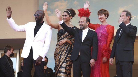 france_cannes_2022_opening_ceremony_red_carpet_27841.jpg-18c4d