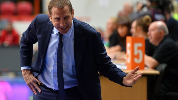 Darussafaka head coach David Blatt 