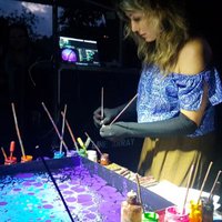 Ebru – mākslas brīnums, ko rada ūdens un krāsas. Saruna ar mākslinieci Andu Kolosovu