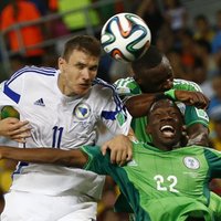 Kārtējā tiesnešu kļūda sekmē Nigērijas izlases uzvaru pār Bosniju un Hercegovinu