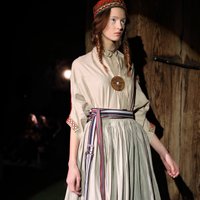 Сакты, ключи и национальные костюмы — как открывали Riga Fashion Week