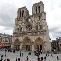 Неизвестный напал на полицейского в центре Парижа