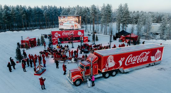 Decembrī Rīgā viesosies leģendārais "Coca-Cola" furgons