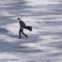 Rīgā daļēji atcels aizliegumu kāpt uz ledus