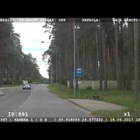 Daugavpilī autovadītājs bez transportlīdzekļu vadīšanas tiesībām traucies ar ātrumu 114 km/h