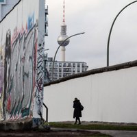 Foto: Berlīnes mūra krišana – 30 gadi kopš Aukstā kara beigām
