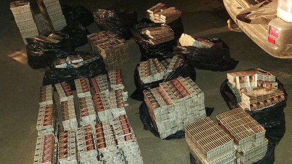 Policija atrod 232 120 nelegālo cigarešu, skaidru naudu un narkotikas - 6