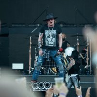 Foto, video: Tallinas Dziesmu svētku estrādē dārdina 'Guns N' Roses'