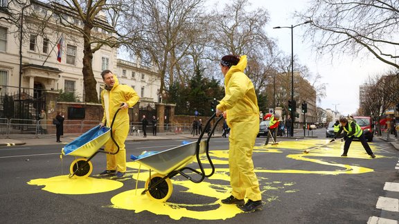 Londona, iela Ukrainas karoga krāsās - 1