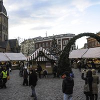 Svētku tirdziņi, Ziemassvētku egļu iedegšana un piparkūku pilsētiņa – pasākumi Pirmajā adventē