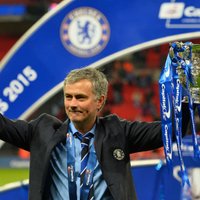 'Chelsea' atbrīvo Mourinju no komandas galvenā trenera amata
