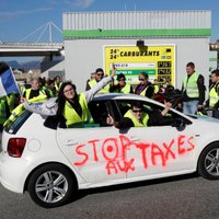 Francijā protestos pret degvielas nodokļa celšanu viens bojāgājušais