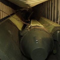 Uz Panamā aizturētā Ziemeļkorejas kuģa atrasti divi PSRS ražoti iznīcinātāji