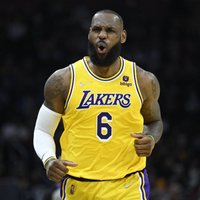 Lebrons Džeimss vienojas par jaunu līgumu ar 'Lakers'