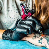 20 sievišķīgi tetovējumi un šo simbolu nozīme