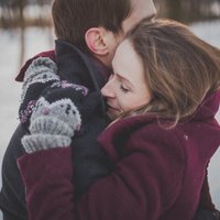 Kā pasargāt savu laulību no Ziemassvētku izraisīta stresa un kašķiem