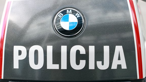 Policija demonstrē jaunos motociklus - 9