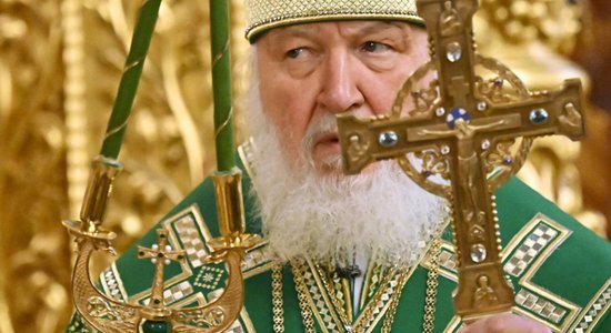 Patriarhs Kirils aizliedz kalpot garīdzniekam, kas vadīja aizlūgumu pie Navaļnija kapa