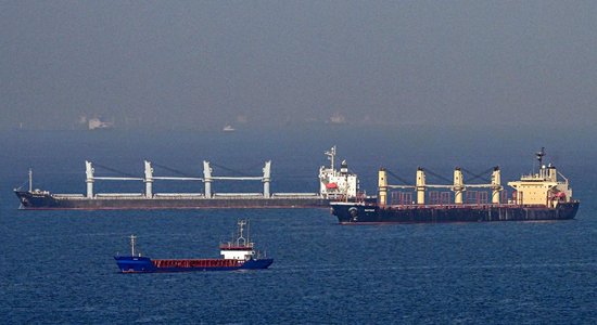 Украина после ударов катеров-камикадзе по российским кораблям объявила порты РФ "зоной опасности"