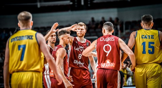 Latvijas basketbola izlase skatītāju priekšā Rīgā atgriežas ar 108 punktiem