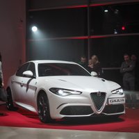 Foto: Latvijā prezentēts 'Alfa Romeo' sportiskais sedans 'Giulia'