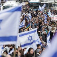 Izraēlas ministrs paziņo par tiesu sistēmas reformas atlikšanu