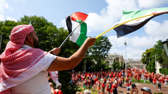Palestīniešu atbalstītāji protestē Hāgā 