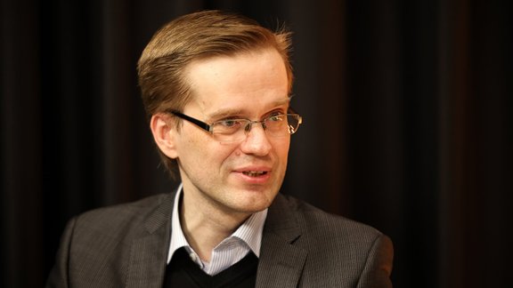 Ja apgūstam sarežģītu tekstu, labāk lasīt no grāmatas, ne ekrāna – LU uztveres pētnieka padoms