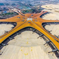 Foto: Atklāta jaunā Pekinas lidosta – futūristisks gigants