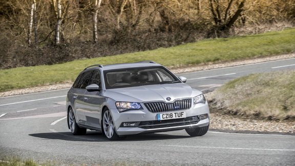 Bruņota 'Škoda Superb'