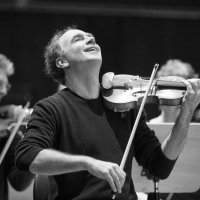 'Sinfonietta Rīga' uzstāsies kopā ar izcilo vijolnieku Florianu Dondereru