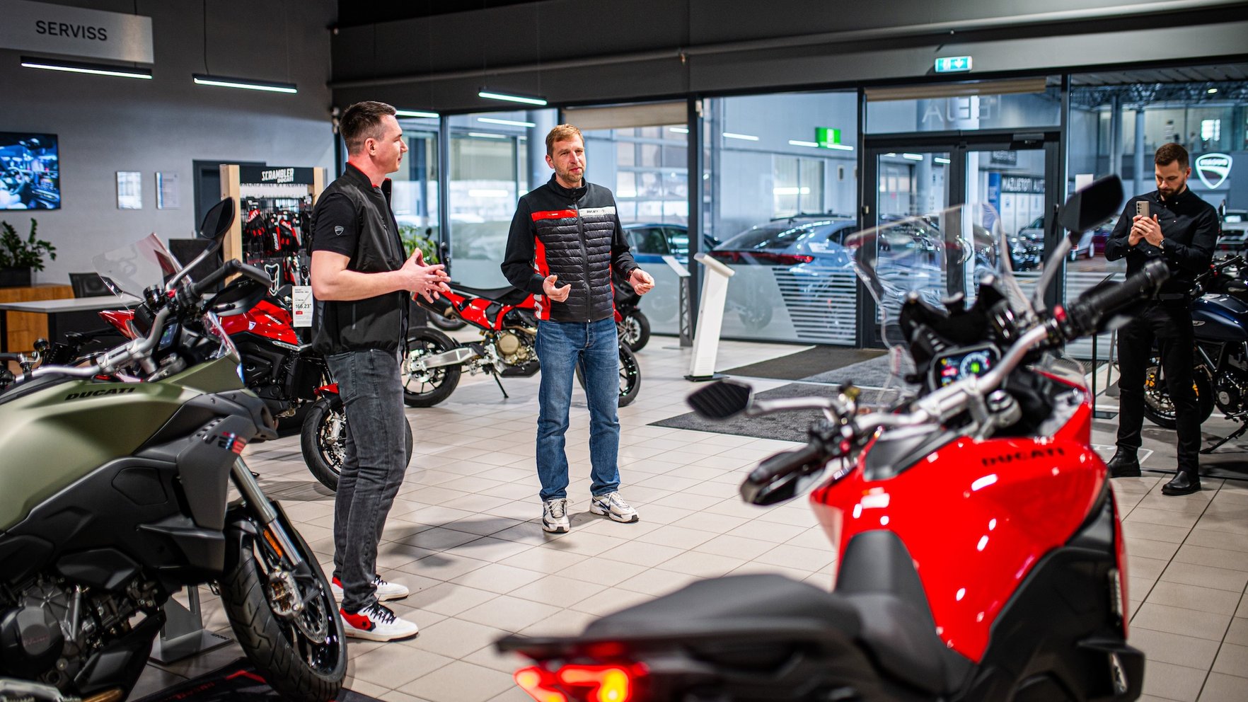 Foto: Rīgā atklāts jaunais "Ducati" motosalons