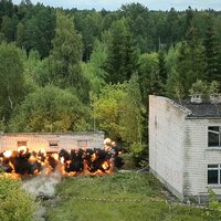 ВИДЕО: Солдаты и земессарги взорвали несколько зданий в Скрунде