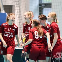 Latvijas U-19 izlases florbolistes pasaules čempionātā uzveic arī austrietes