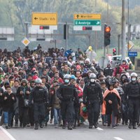 Merkeles bēgļu politika ir antikonstitucionāla, secina ietekmīgs jurists