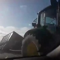 Video: Pie Suntažiem avarējis smagais auto ar piekabi