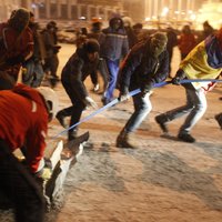 В Киеве радикалы разгромили выставку о последствиях Майдана