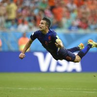 Nīderlandes futbola uzbrucējs van Pērsijs noslēgs karjeru